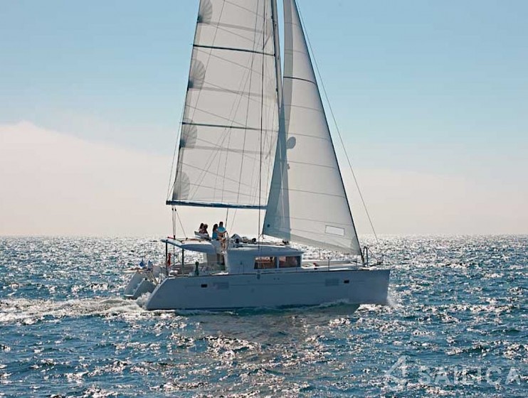 Lagoon 450  Flybridge - Yacht Charter Sailica