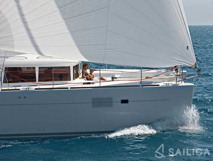 Lagoon 450  Flybridge - Yacht Charter Sailica
