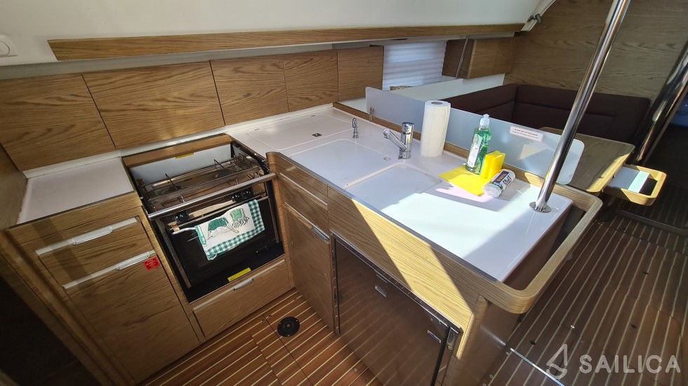 Elan 40 Impression - Yacht Charter Sailica