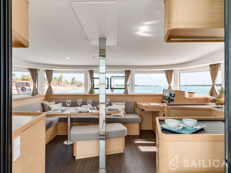 Lagoon 42 - Yacht Charter Sailica