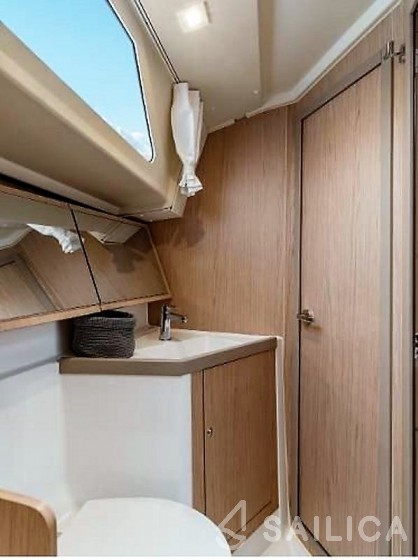 Oceanis 41.1 - Yacht Charter Sailica