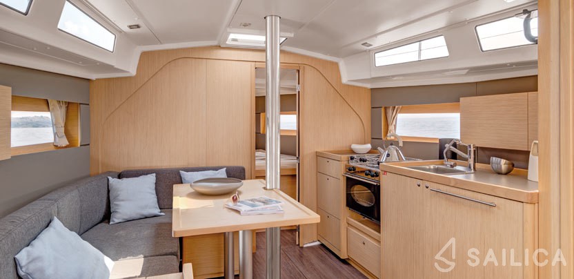 Oceanis 38.1 - Yacht Charter Sailica