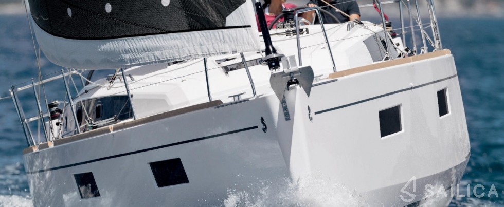 Oceanis 38.1 - Yacht Charter Sailica