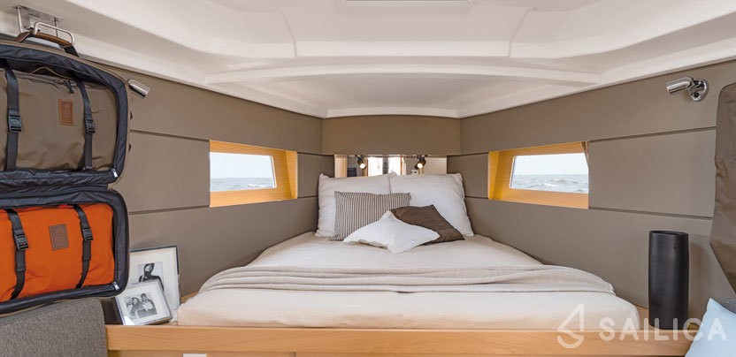 Oceanis 38.1 - Yacht Charter Sailica