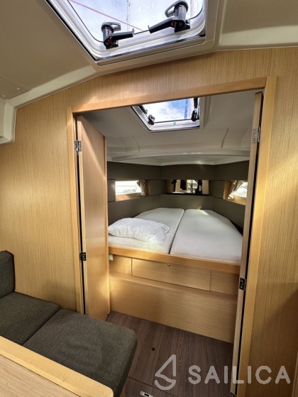 Oceanis 38.1 - Yacht Charter Sailica