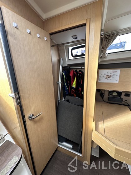 Oceanis 38.1 - Yacht Charter Sailica