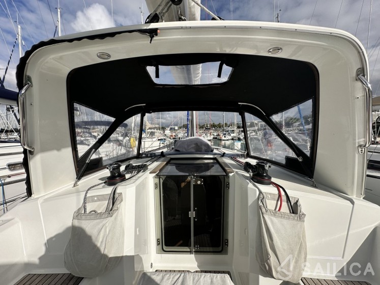 Oceanis 38.1 - Yacht Charter Sailica