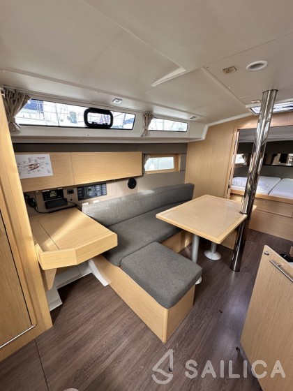 Oceanis 38.1 - Yacht Charter Sailica