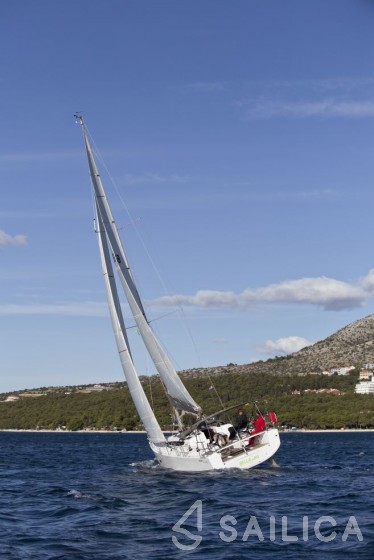 Elan E4 - Yacht Charter Sailica