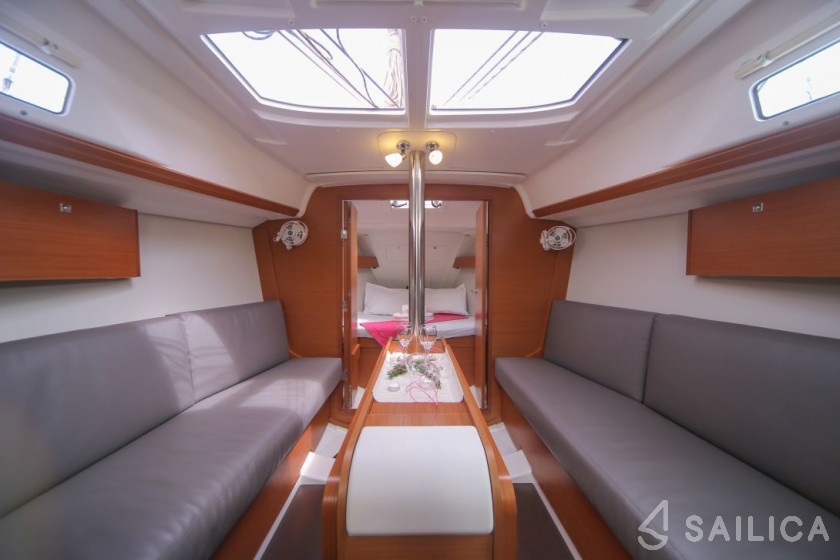 Dufour 310 GL - Yacht Charter Sailica