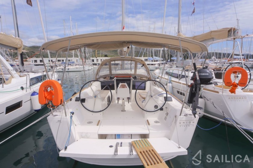 Dufour 310 GL - Yacht Charter Sailica