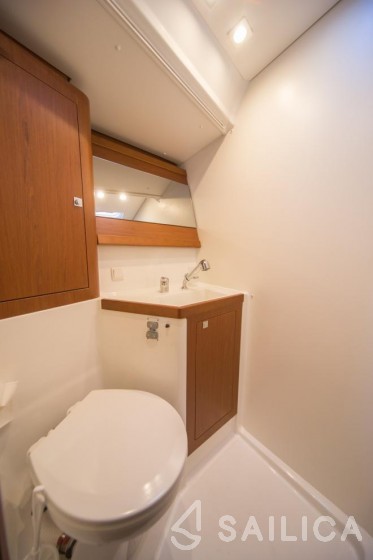 Oceanis 48 - Yacht Charter Sailica