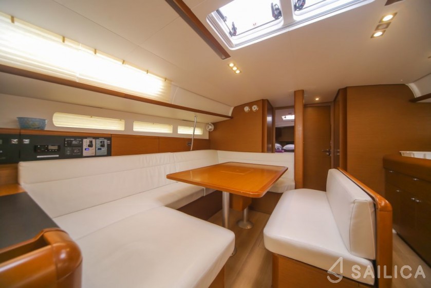 Sun Odyssey 519 - Yacht Charter Sailica