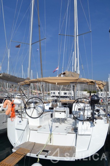 Sun Odyssey 519 - Yacht Charter Sailica