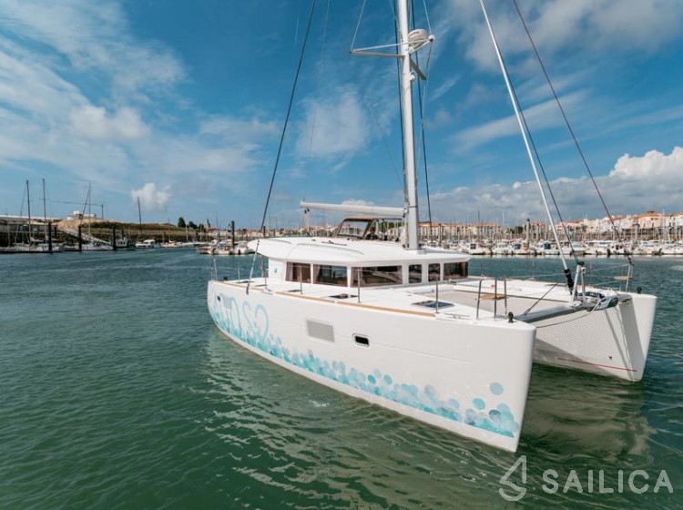 Lagoon 400 S2 - Yacht Charter Sailica