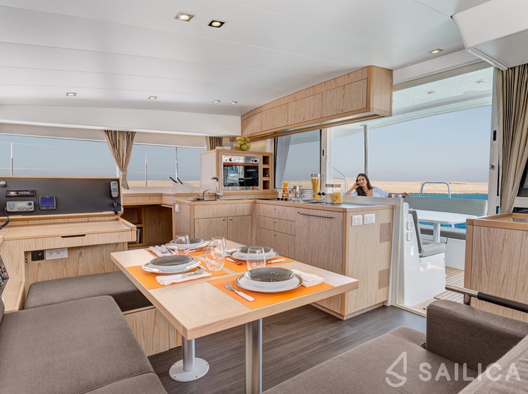 Lagoon 400 S2 - Yacht Charter Sailica