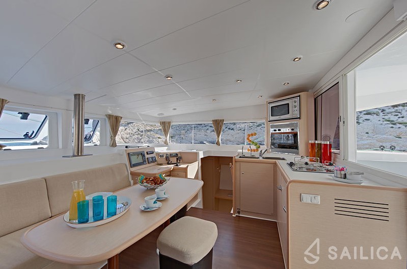 Lagoon 400 S2 - Yacht Charter Sailica
