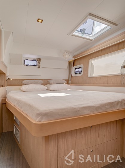 Lagoon 400 S2 - 4 + 2 cab. - Yacht Charter Sailica