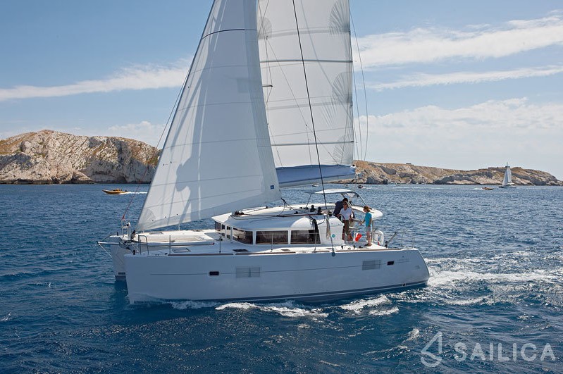 Lagoon 400 S2 - 4 + 2 cab. - Yacht Charter Sailica