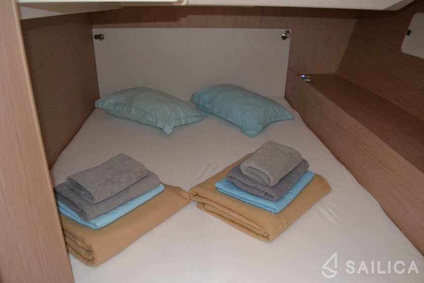 Oceanis 51.1 - Yacht Charter Sailica