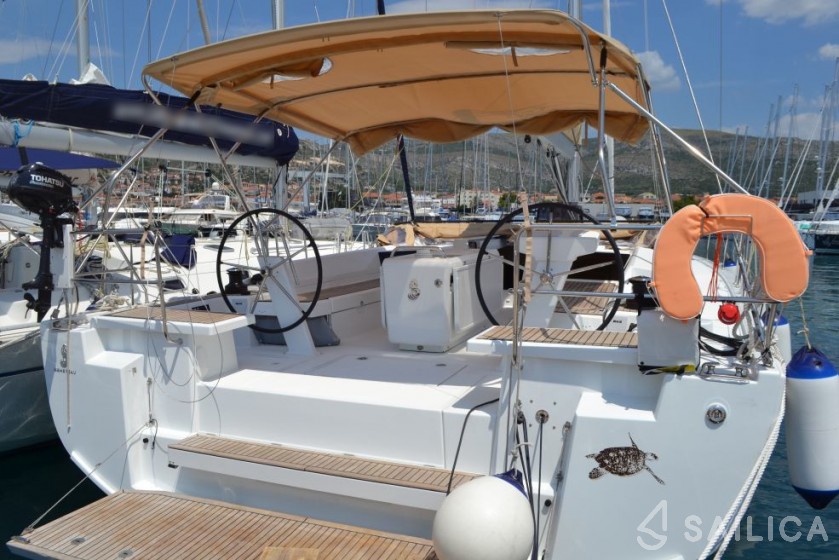 Oceanis 51.1 - Yacht Charter Sailica