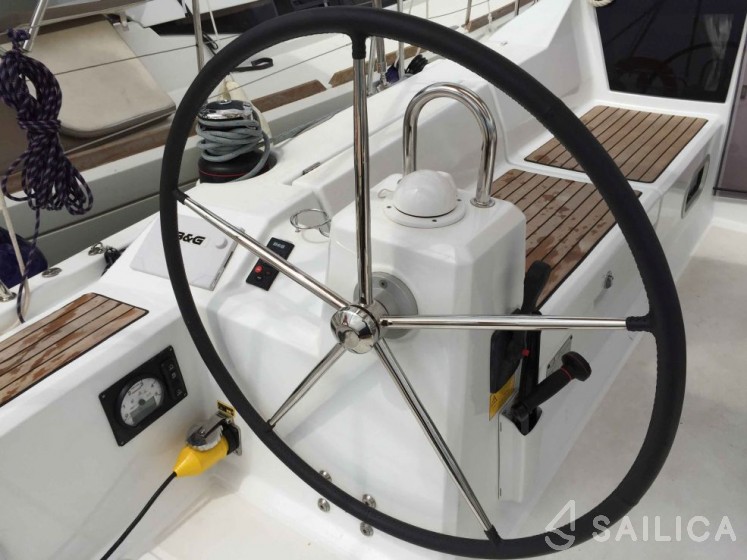 Oceanis 41.1 - Yacht Charter Sailica