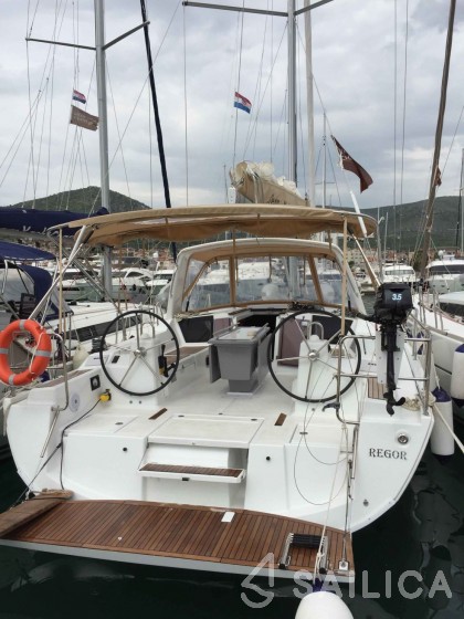 Oceanis 41.1 - Yacht Charter Sailica