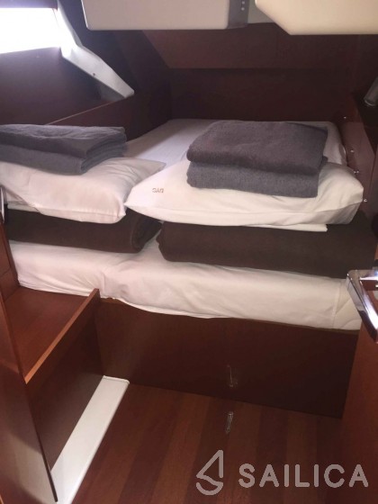 Oceanis 41.1 - Yacht Charter Sailica
