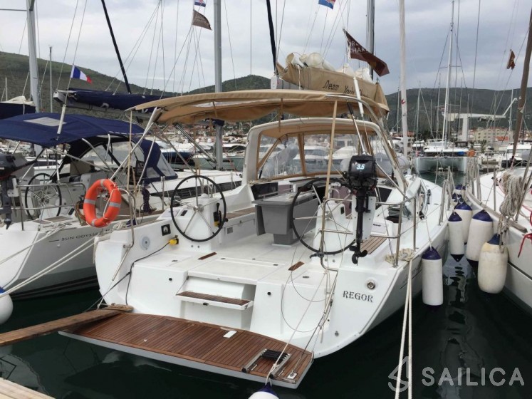 Oceanis 41.1 - Yacht Charter Sailica