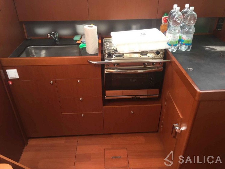 Oceanis 41.1 - Yacht Charter Sailica