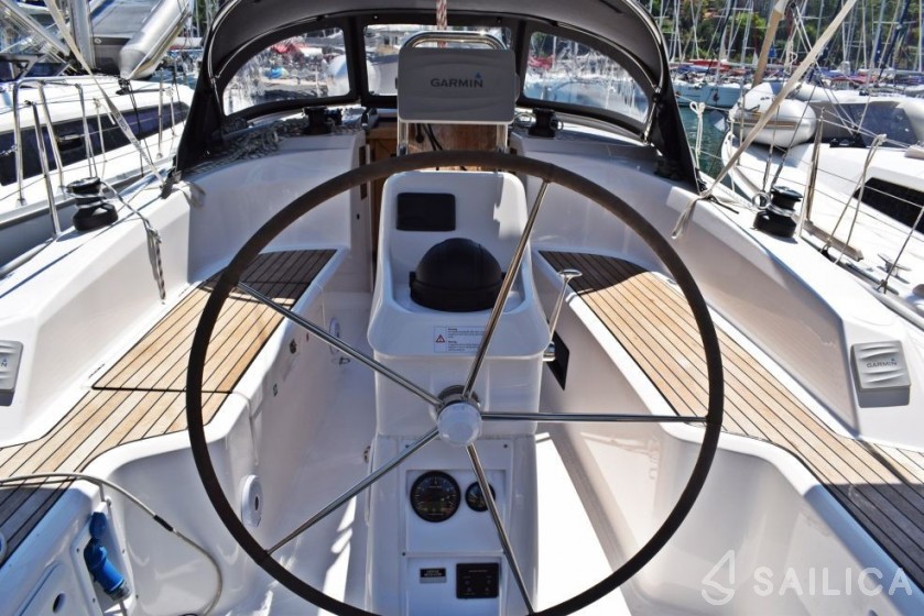 Bavaria 34 Cruiser - Yacht Charter Sailica