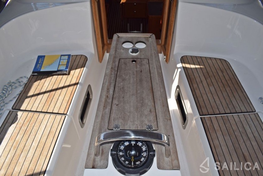Bavaria 37 Cruiser - Yacht Charter Sailica