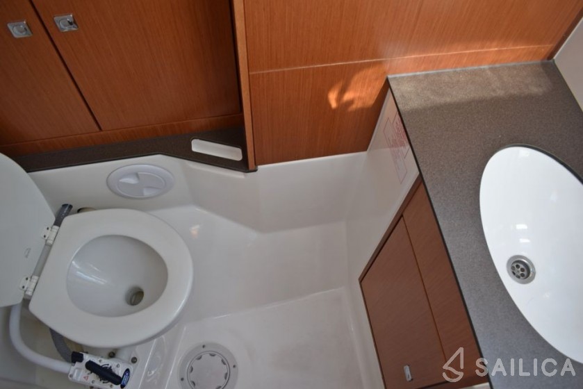 Bavaria 37 Cruiser - Yacht Charter Sailica