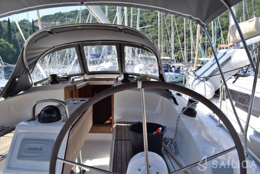Bavaria 37 Cruiser - Yacht Charter Sailica