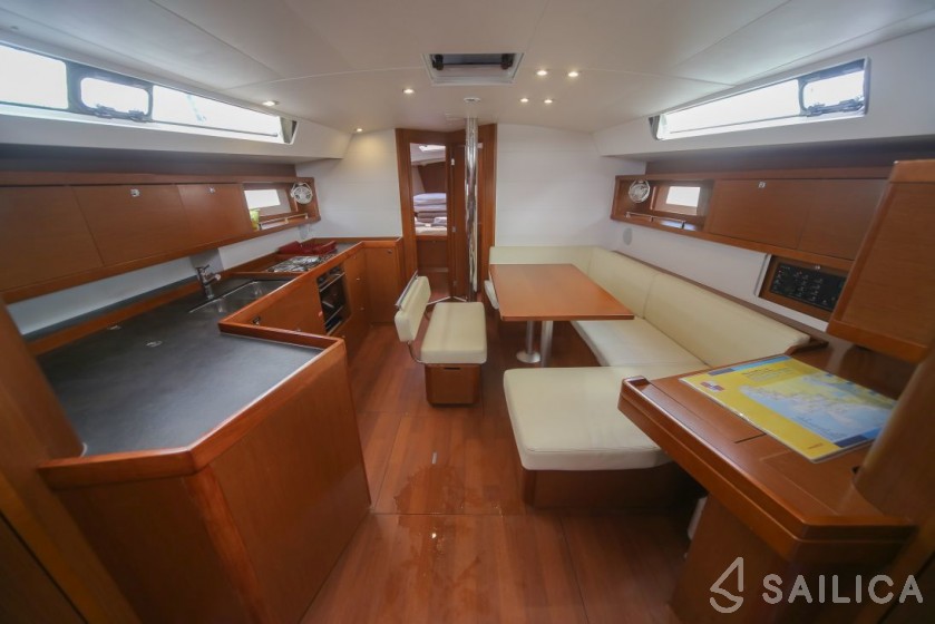 Oceanis 45 - Yacht Charter Sailica