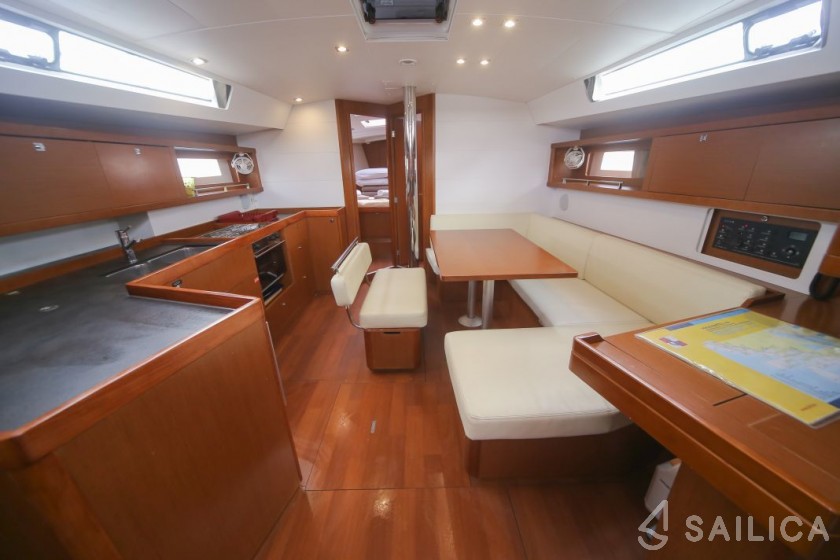 Oceanis 45 - Yacht Charter Sailica