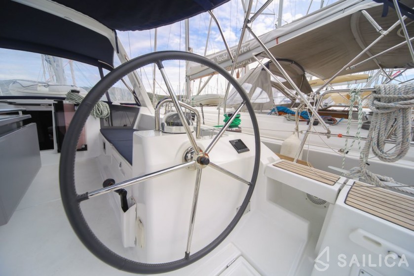 Oceanis 45 - Yacht Charter Sailica