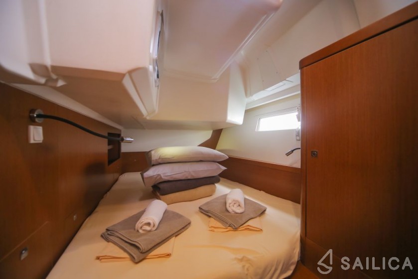 Oceanis 45 - Yacht Charter Sailica