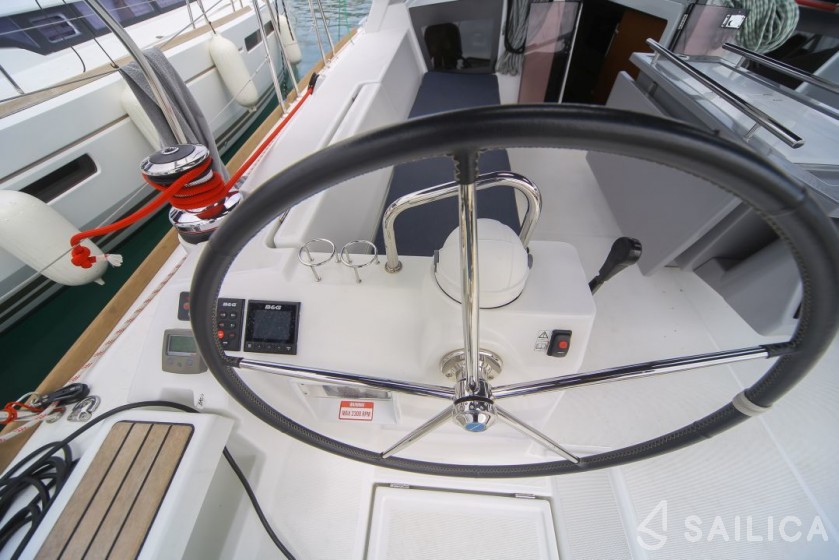 Oceanis 45 - Yacht Charter Sailica
