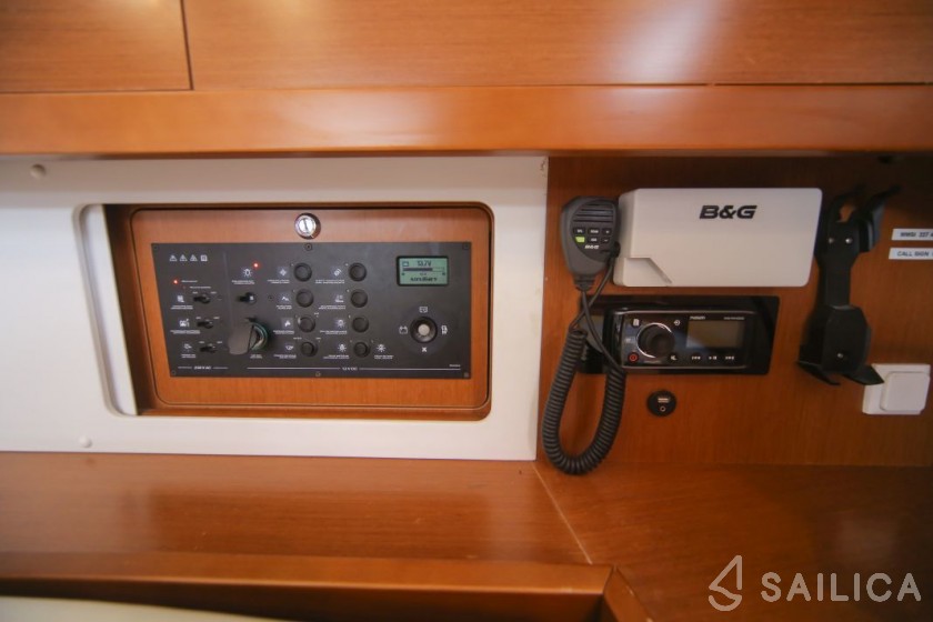Oceanis 45 - Yacht Charter Sailica