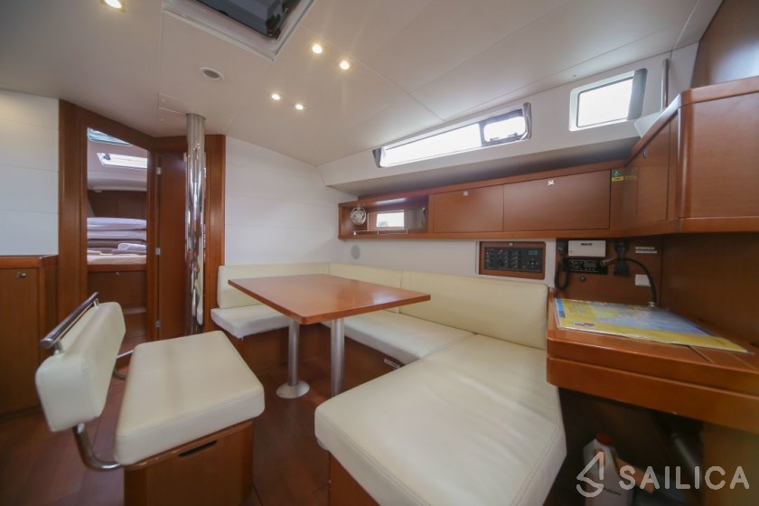 Oceanis 45 - Yacht Charter Sailica