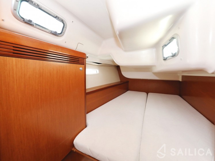 Oceanis 40 - Yacht Charter Sailica