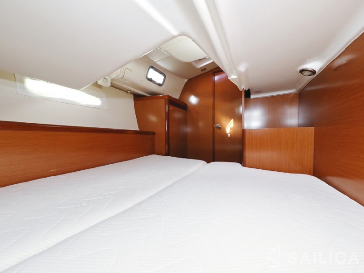 Oceanis 40 - Yacht Charter Sailica