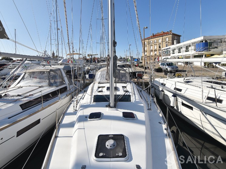 Oceanis 40 - Yacht Charter Sailica