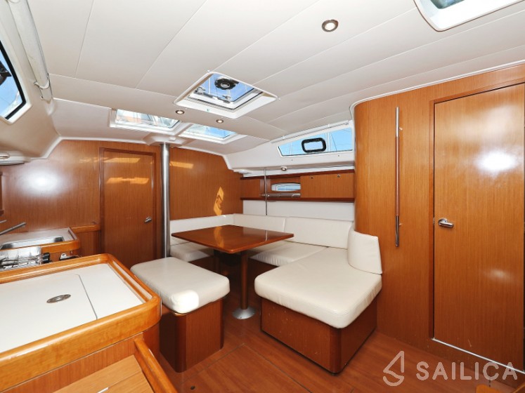 Oceanis 40 - Yacht Charter Sailica