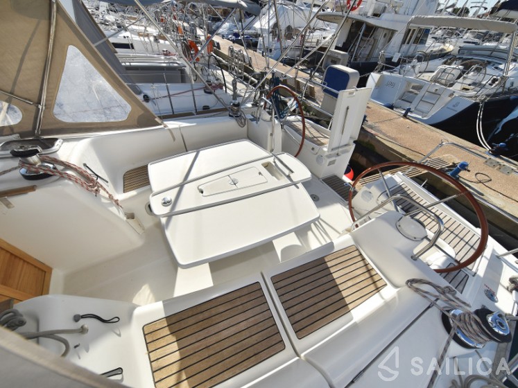 Oceanis 40 - Yacht Charter Sailica
