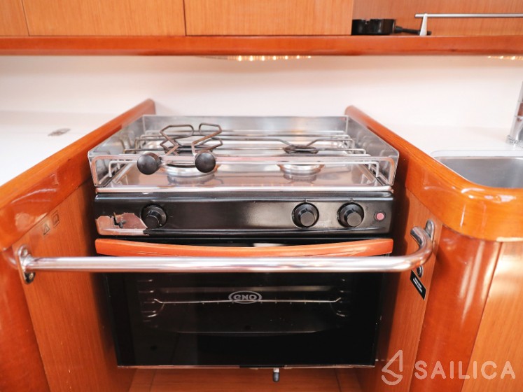 Oceanis 40 - Yacht Charter Sailica