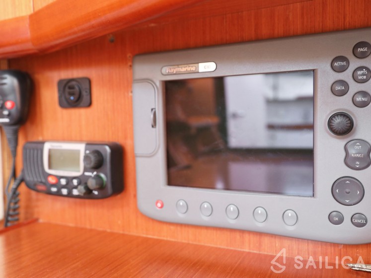 Oceanis 40 - Yacht Charter Sailica