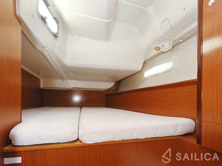 Oceanis 40 - Yacht Charter Sailica
