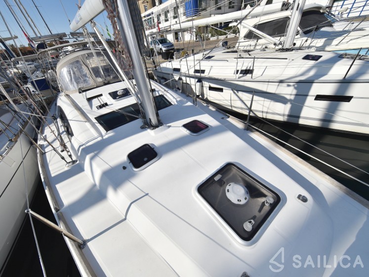 Oceanis 40 - Yacht Charter Sailica